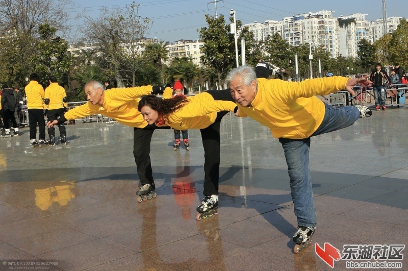 1209314vcocv06ixxeom4e.jpg