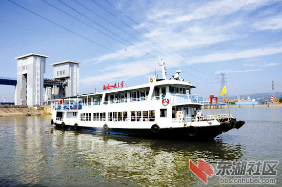 游玩“两坝一峡”.jpg