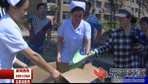 区卫生局、医院负责人慰问高温下一线作业人员-部门动态-湖北省黄冈市龙感湖管理区公众.jpg