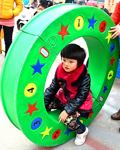 安陆育苗幼儿园趣味运动会上小精灵（二）.jpg
