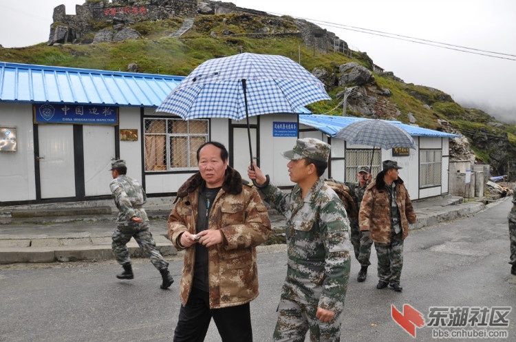 达度在西藏边防军营采访.jpg