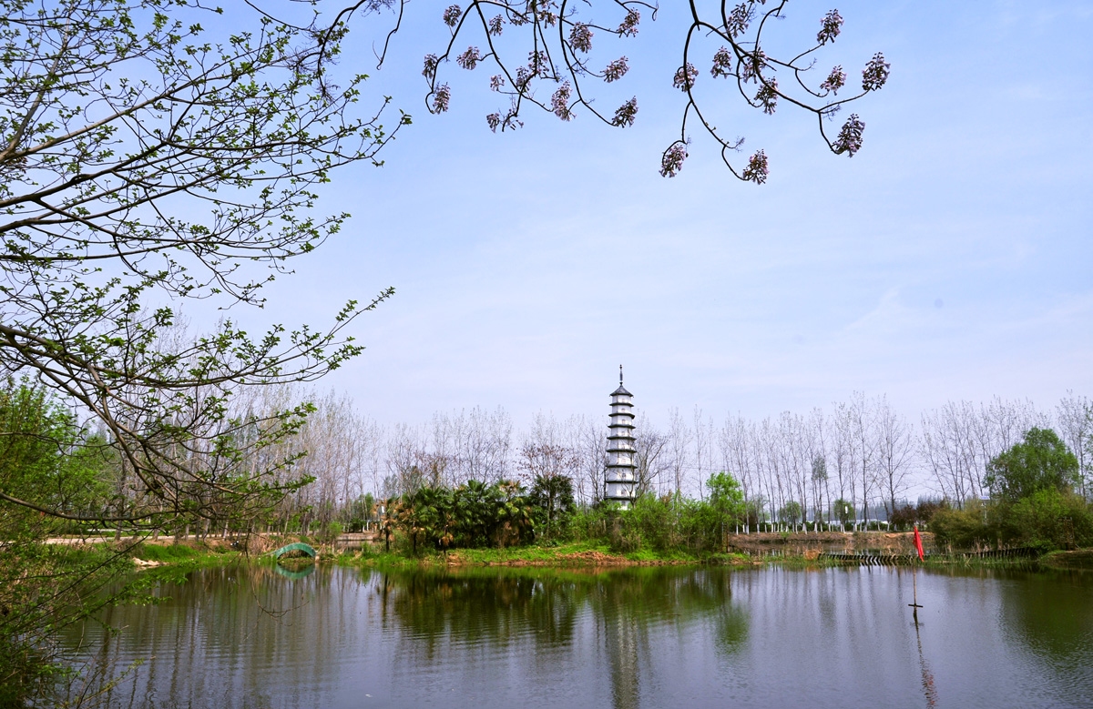 石榴红白塔.jpg