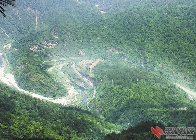 武柱峰景区——骡马沟口天然太极图
