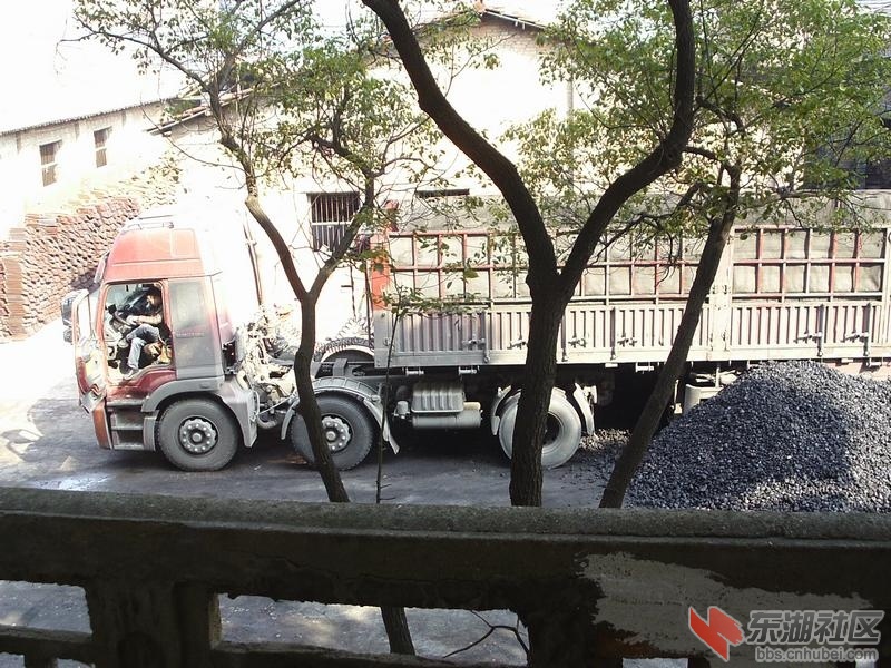 4年家前噪音粉尘污染现场02.JPG