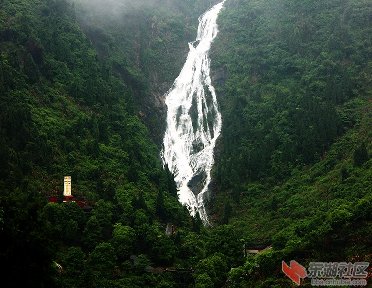 黄袍山白水岩瀑布9x.jpg
