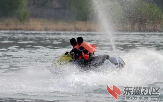 酷爽摩托艇.jpg