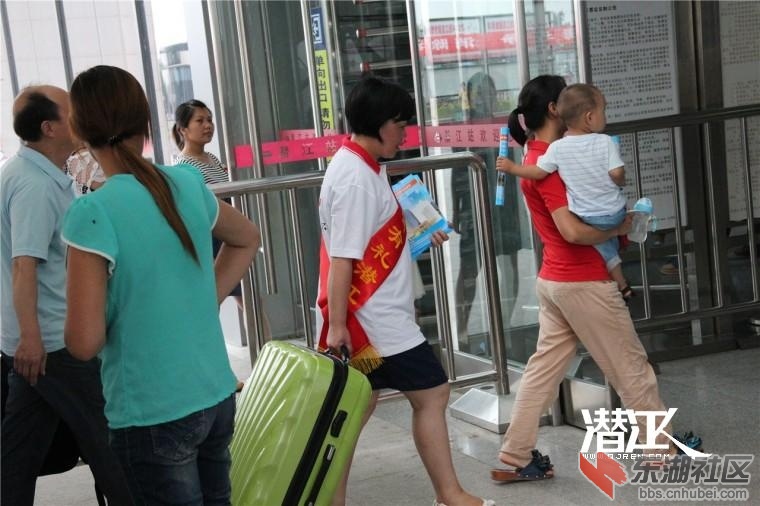 潜江火车站.jpg
