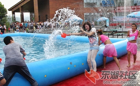 泼水狂欢.jpg