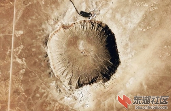 11美国 巴林杰陨石坑.jpg