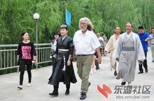 张纪中到九龙瀑考察.jpg