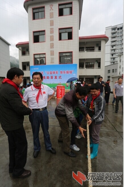 崔书记和陈局长亲密交谈.jpg