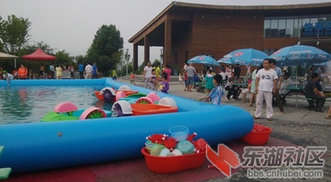 太极湖泼水狂欢.jpg