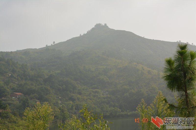 仙人口村在灵山西南侧