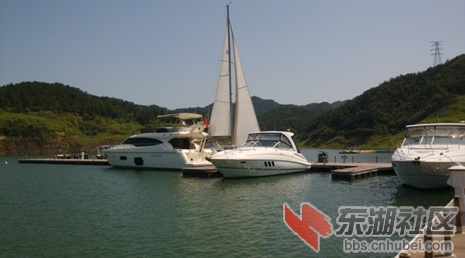太极湖水上游的各种水上项目.jpg