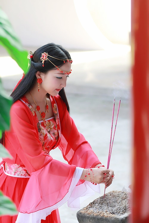 黄袍山古装美女73XX.jpg