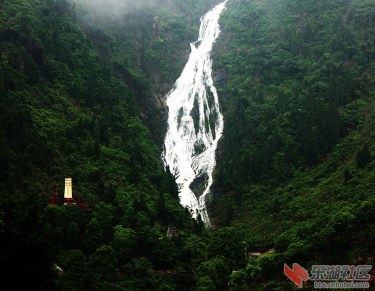 黄袍山白水岩瀑布9x.jpg