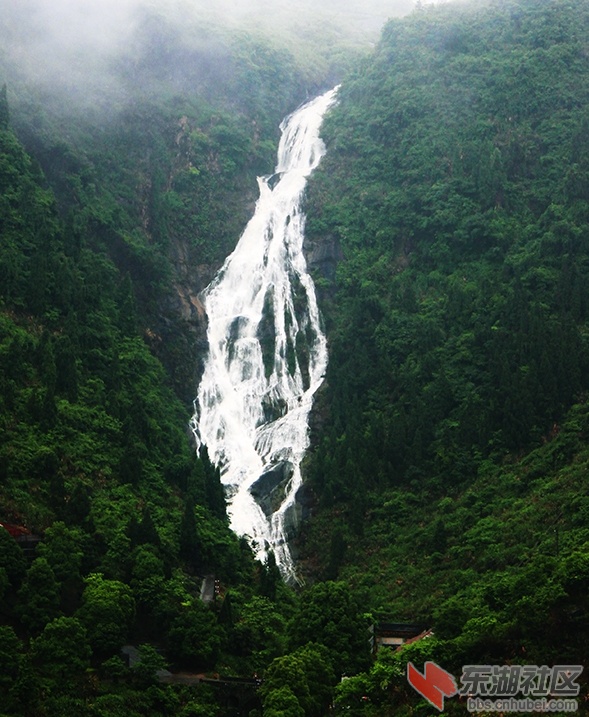 黄袍山白水岩瀑布8X.jpg
