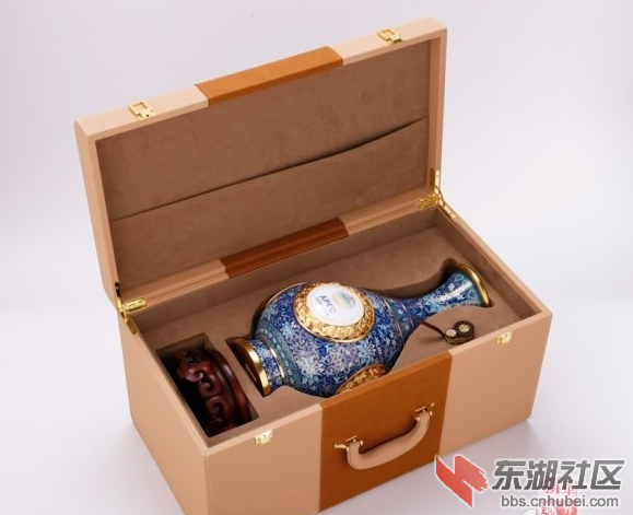 《四海升平》景泰蓝赏瓶.png