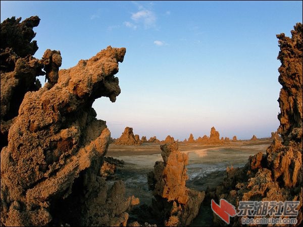 6石灰化烟囱，吉布提.jpg
