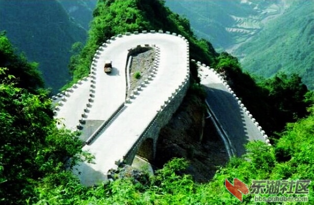 6 天门山盘山公路2.jpg