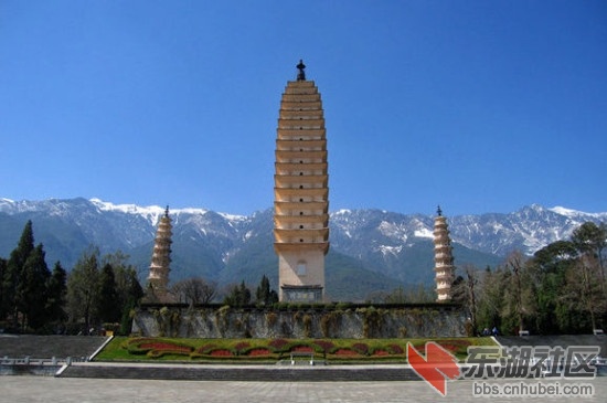云南省大理崇圣寺三塔.jpg