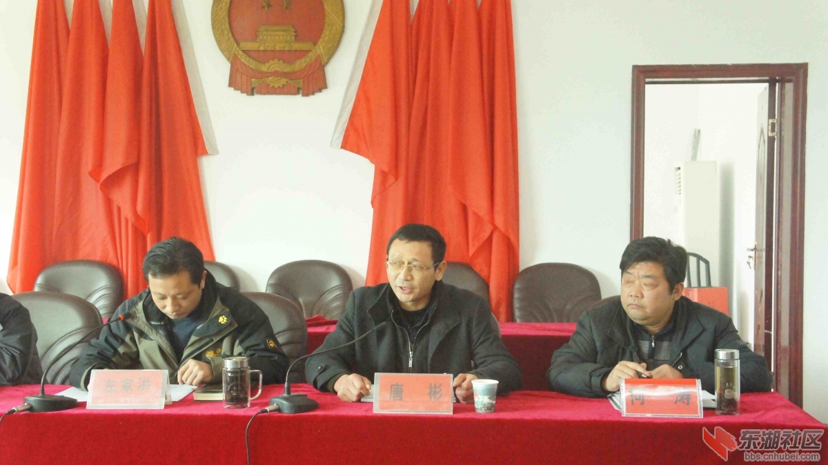 阳日镇党委副书记、政府镇长唐彬同志讲解阳日镇项目建设