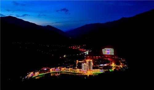 最美山城夜 姚正坤摄.jpg