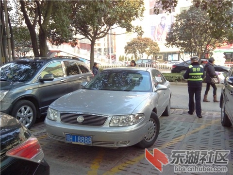 鄂H18888  中天街天桥.jpg