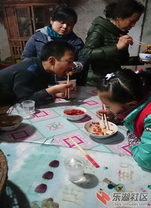 孩子吃豆腐2_副本_副本.jpg