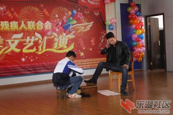 聋人小品《擦皮鞋》