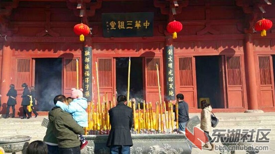 三祖堂前上香.jpg
