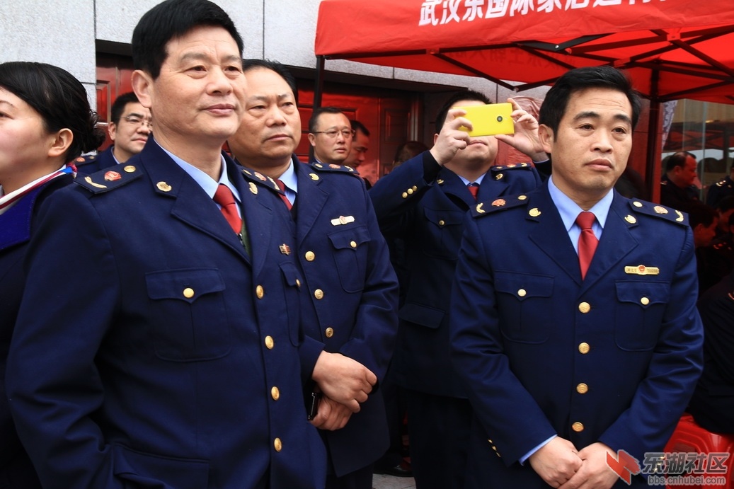 工商执法官员.JPG
