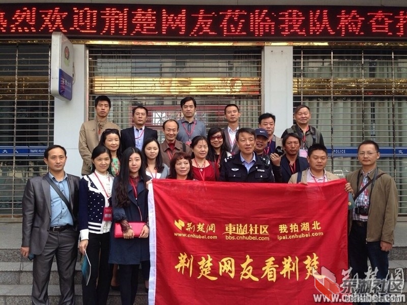 李白杨警官合影.jpg