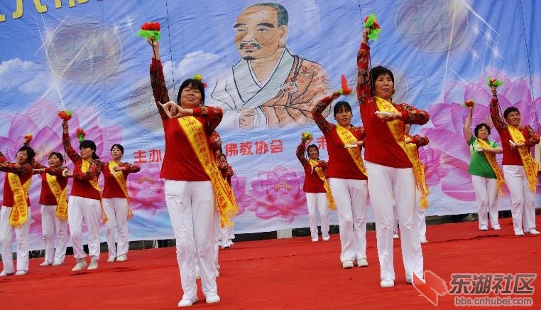 逛庙会，赏民俗；现场图片系列之四，健身球