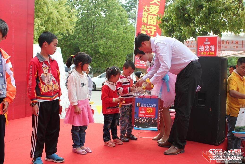 2015050411595343义卖2.jpg