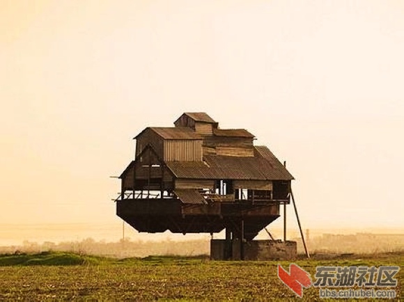 1乌克兰的悬浮城堡.jpg