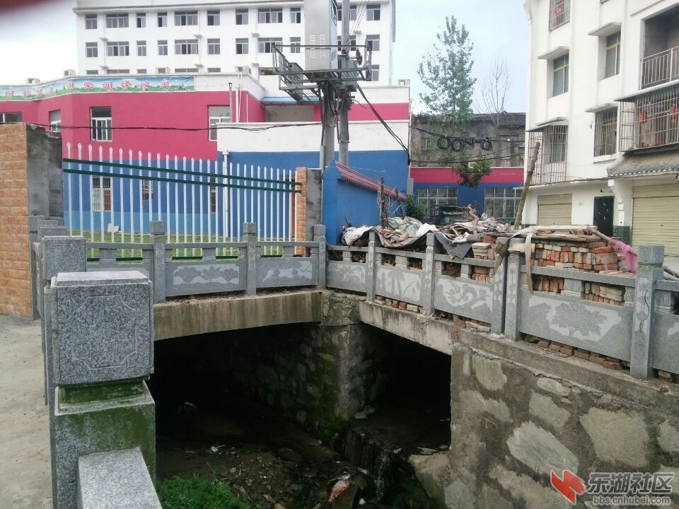两河道汇合口.jpg