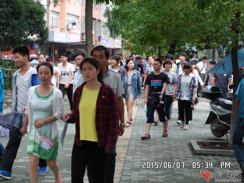 莘莘学子.