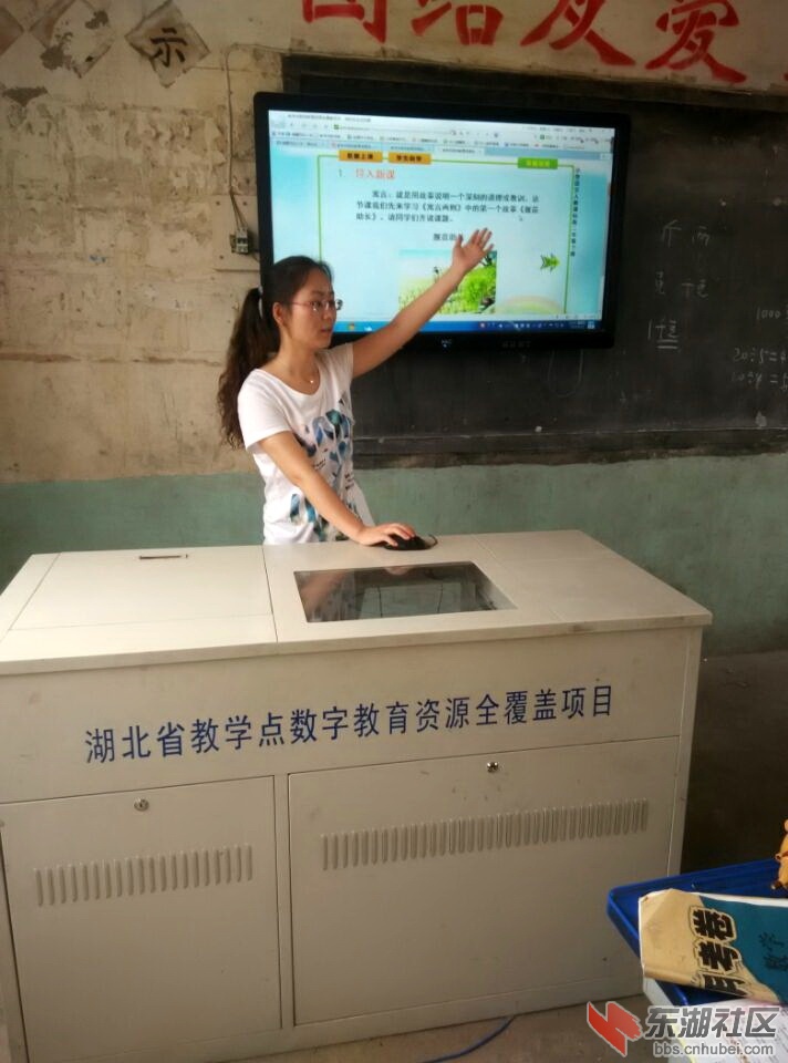 郝晓梅老师在为学生上课.jpg