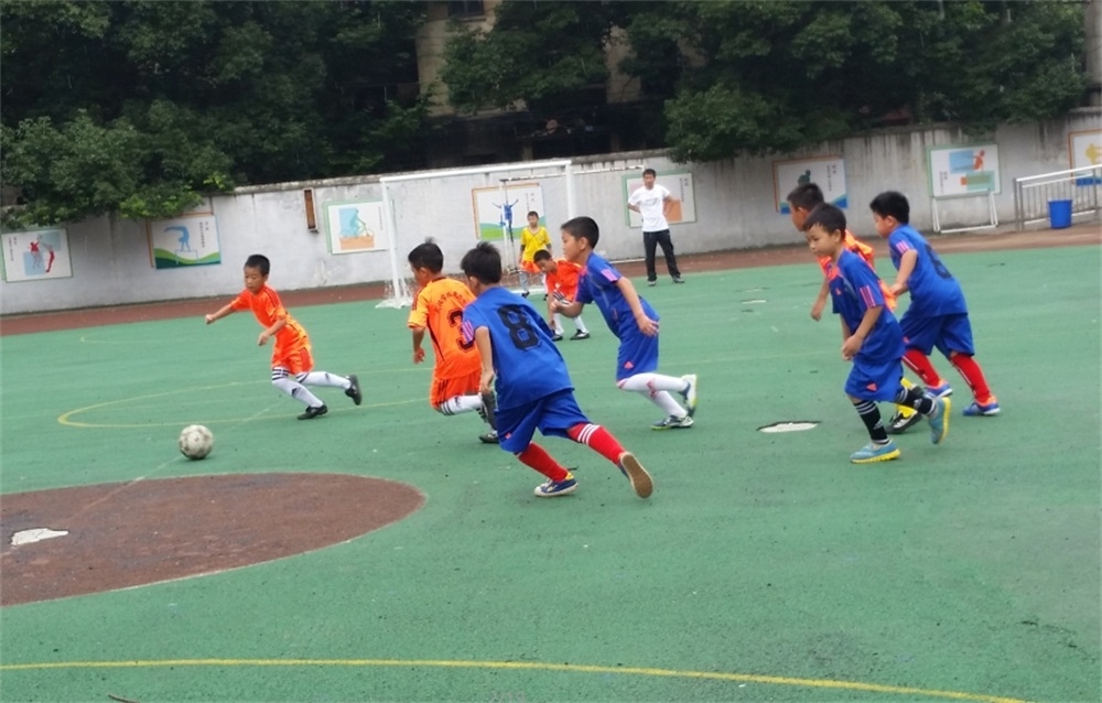 武汉青少年宫足球培训基地www.whftu.com