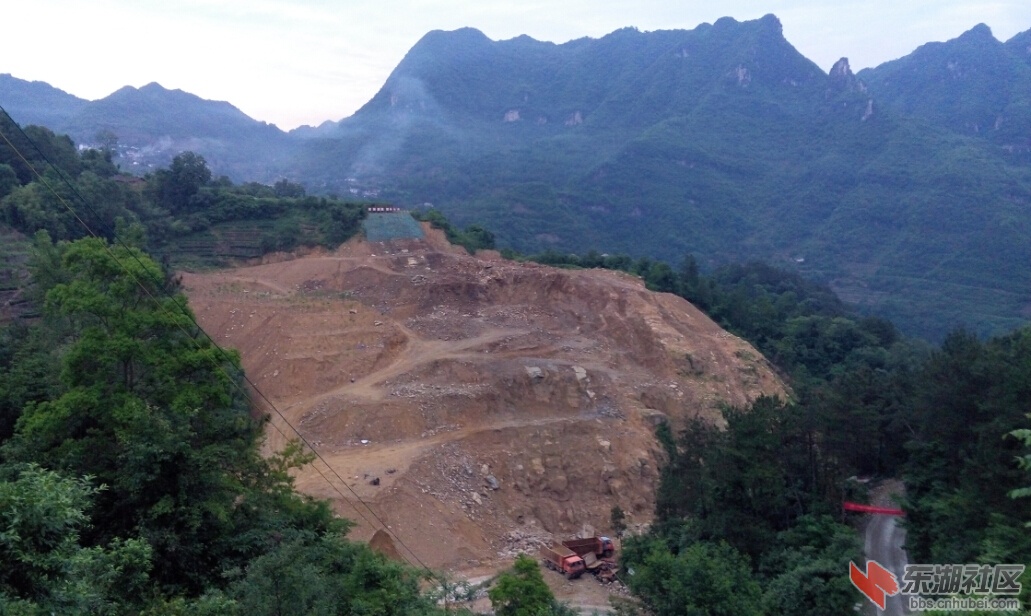 宜昌市夷陵区黄花镇杨家河村疯狂挖采石材炸山毁林