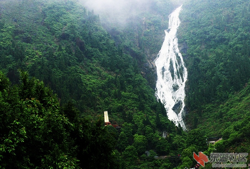 A1黄袍山白水岩瀑布2.jpg