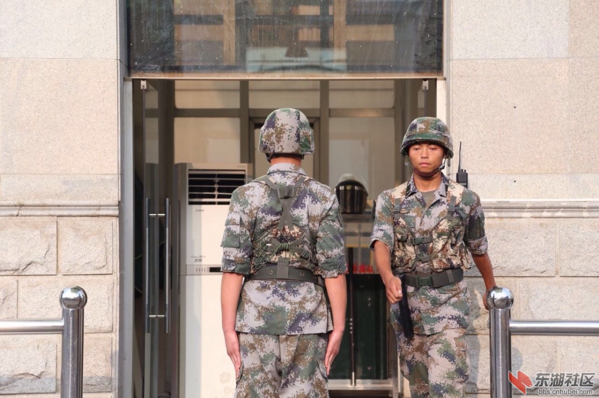 士兵换岗2.jpg