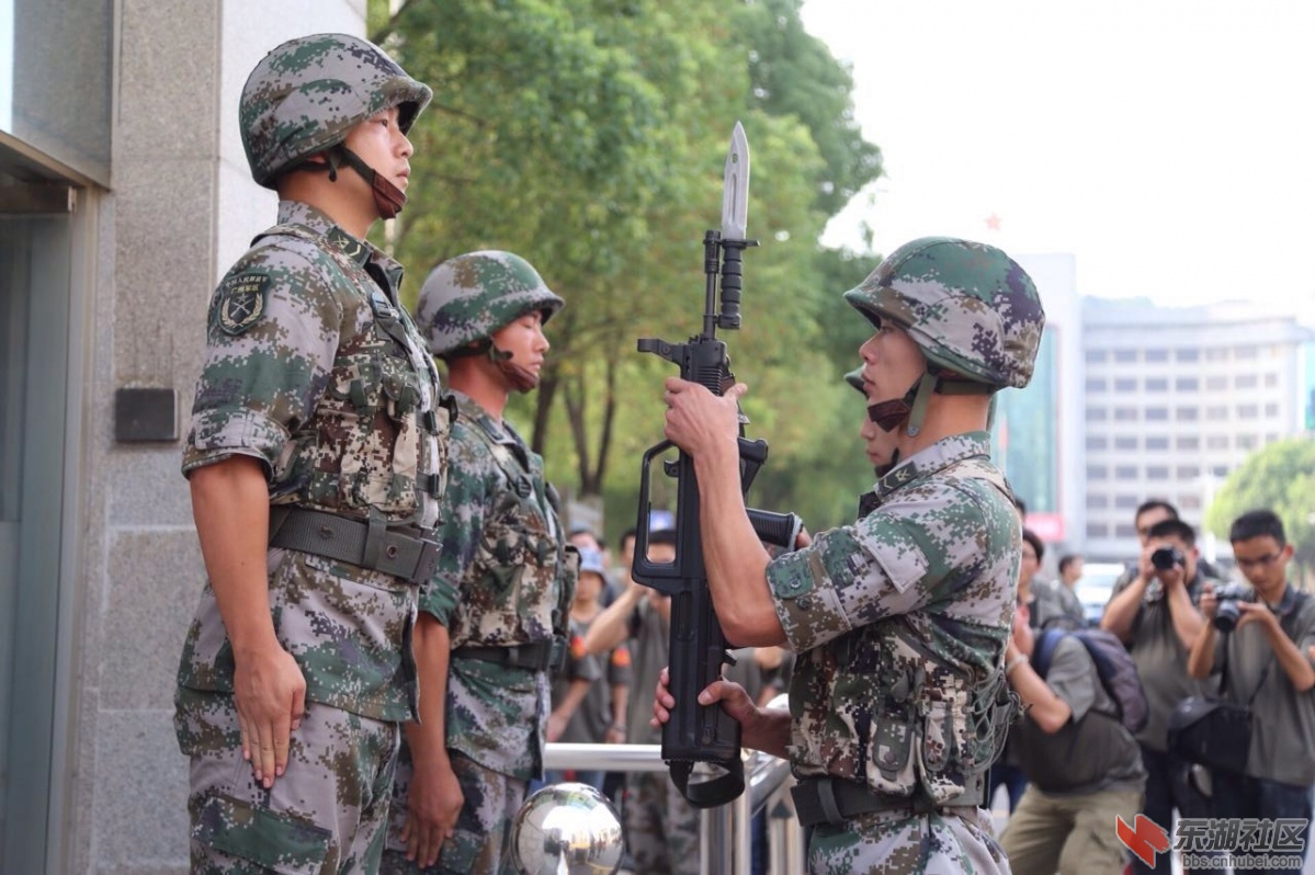 士兵换岗1.jpg