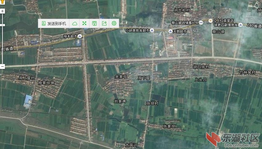 蔡山，右边白框里是新建镇区，挨着一级公路，在建，面积和老镇区差不多大 ...