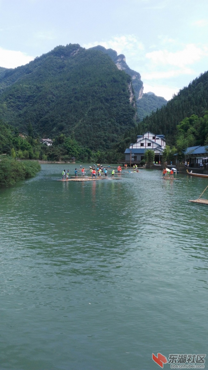 三峡竹海划竹筏