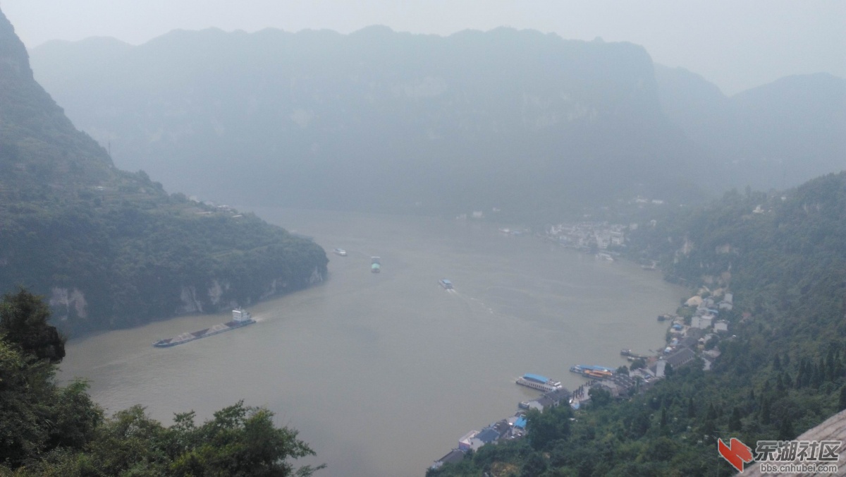 俯瞰江水