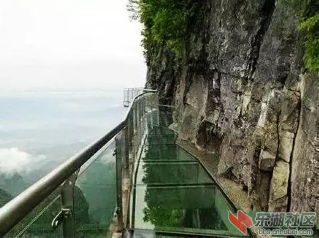4、天门山鬼谷玻璃栈道.jpg