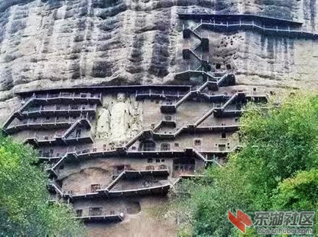 8、麦积山栈道2.jpg