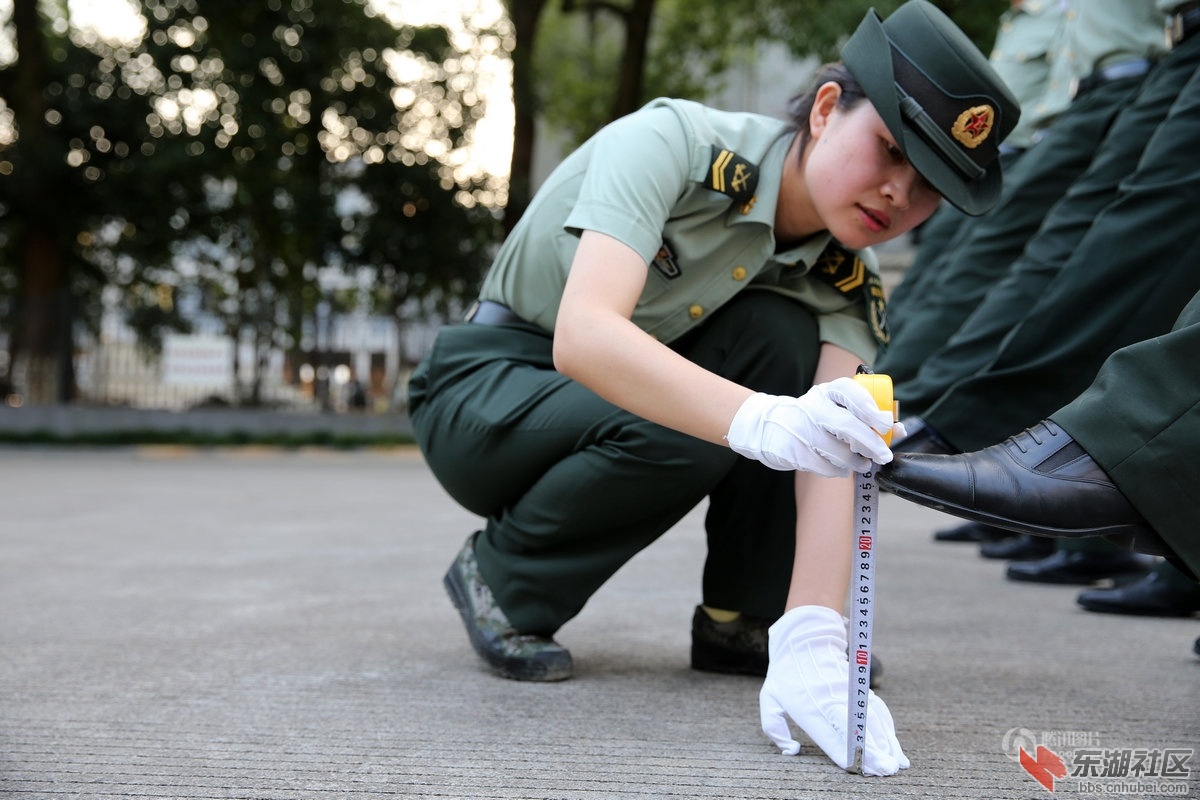 女阅兵霸气正步图片